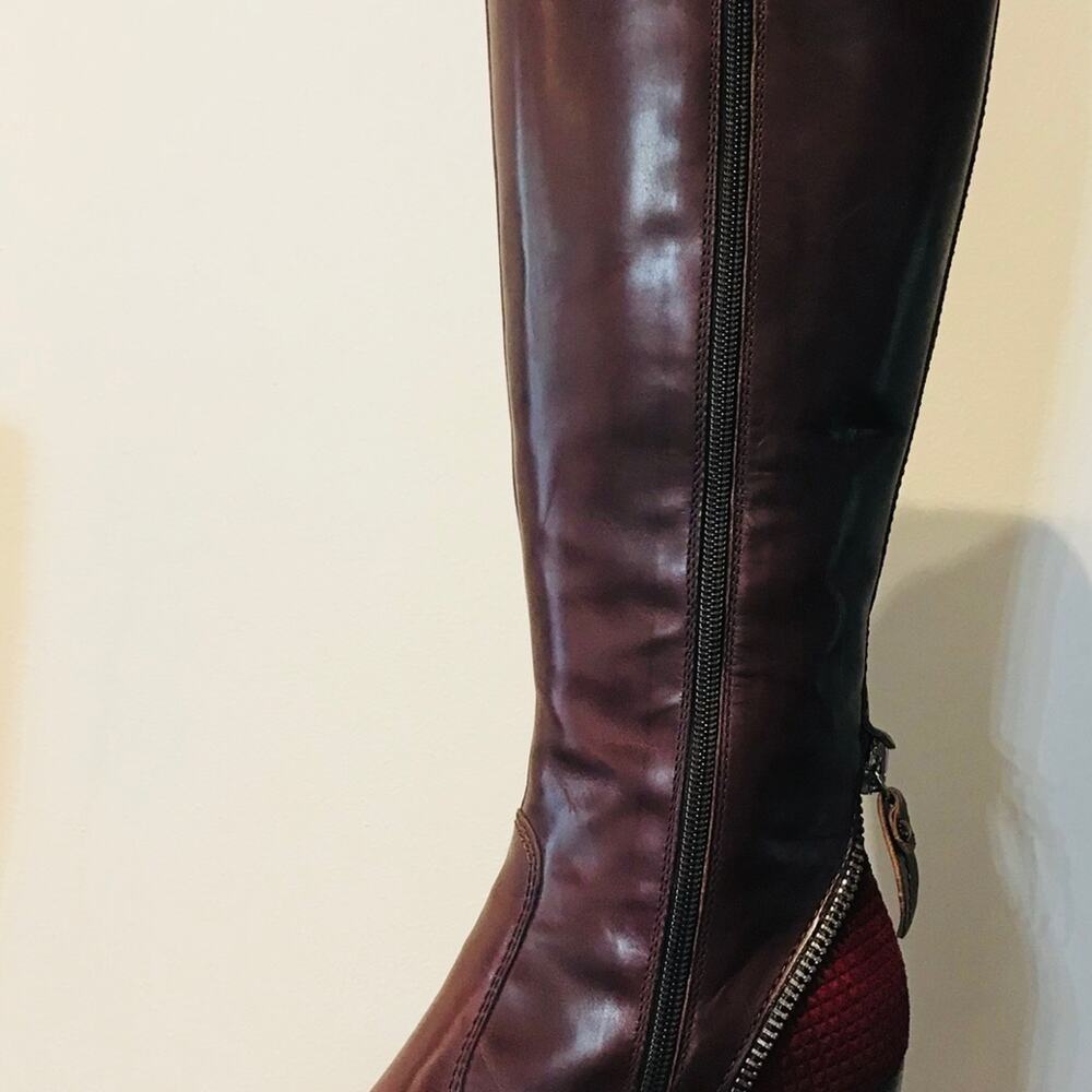 Boots - Picture 3 of 6
